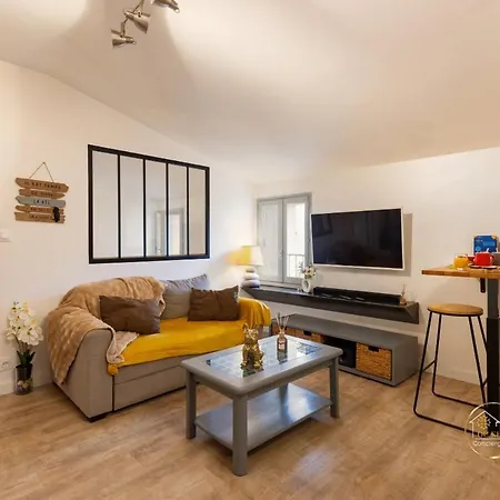 Le Refuge Du Canal Local A Velo Face Canal Du Midi Castelnaudary